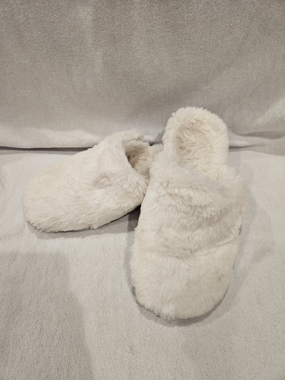 Vionic Women's White Cream Faux-Fur Slip-On Slippers 9